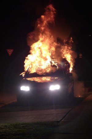 В ходе антирасистских протестов в Швеции сожжено 30 машин 